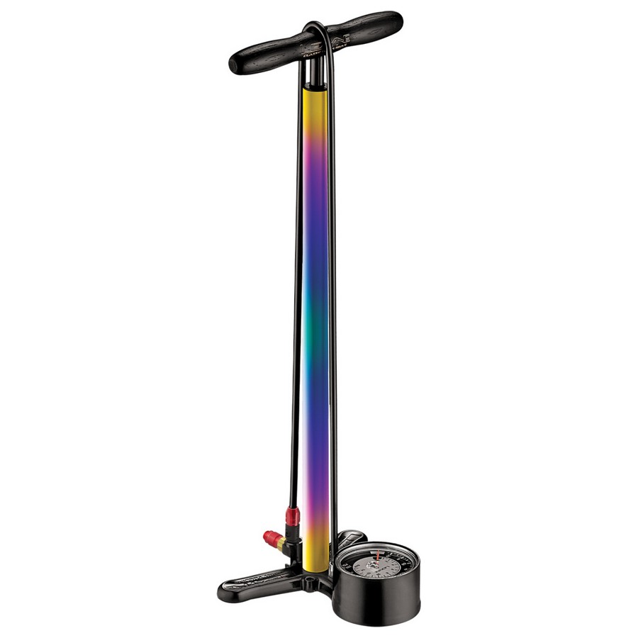 Klassische Standpumpe mit Bodenantrieb