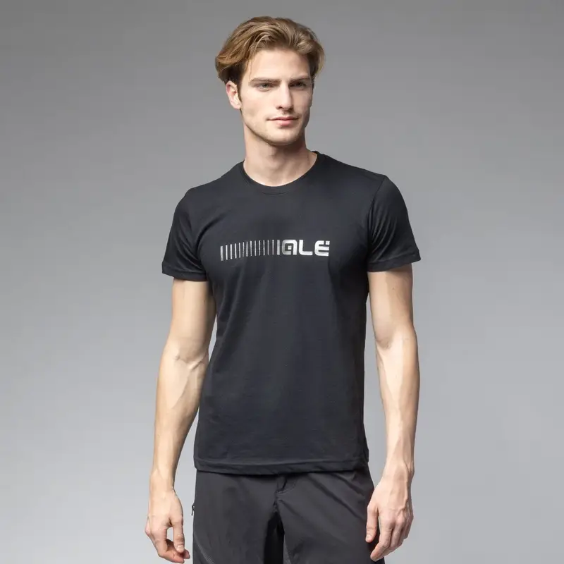 Schwarzes T-Shirt mit schwarzem Logo Größe S - image