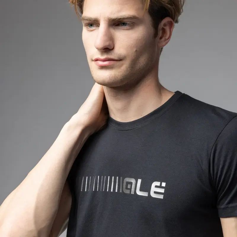 Schwarzes T-Shirt mit schwarzem Logo Größe S #2