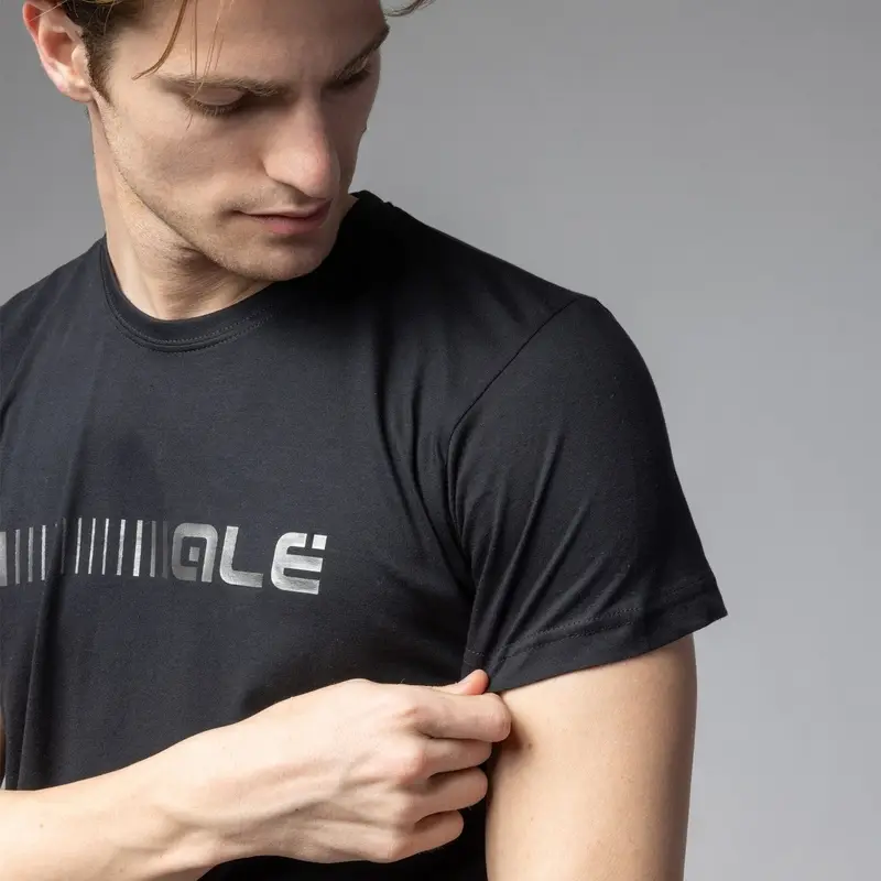 Schwarzes T-Shirt mit schwarzem Logo Größe L #3