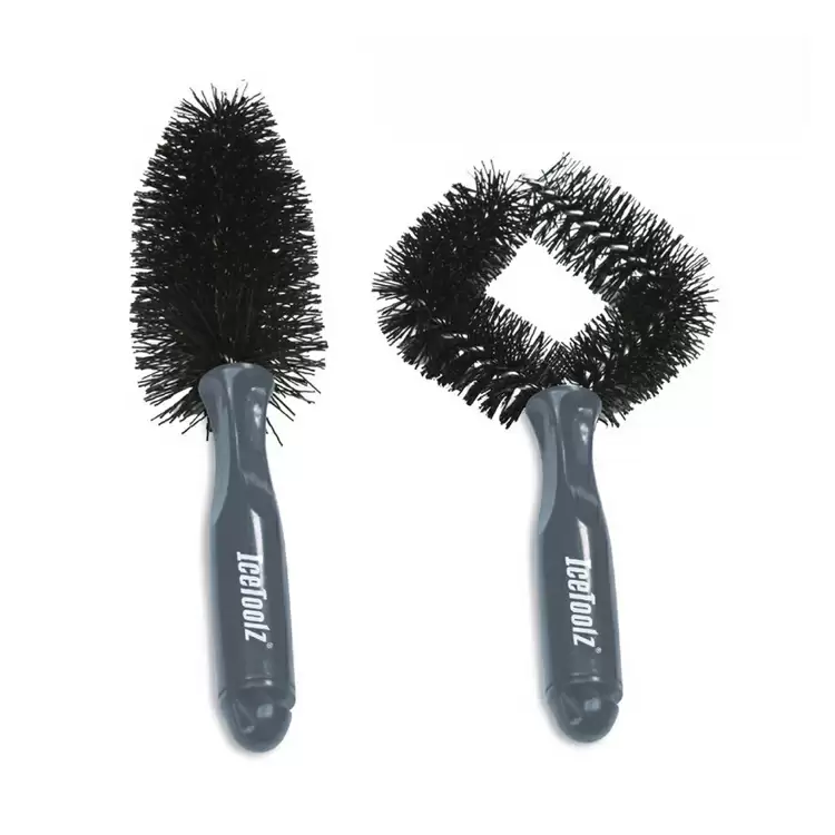 Cleaning brush kit for tires and drivetrain - image