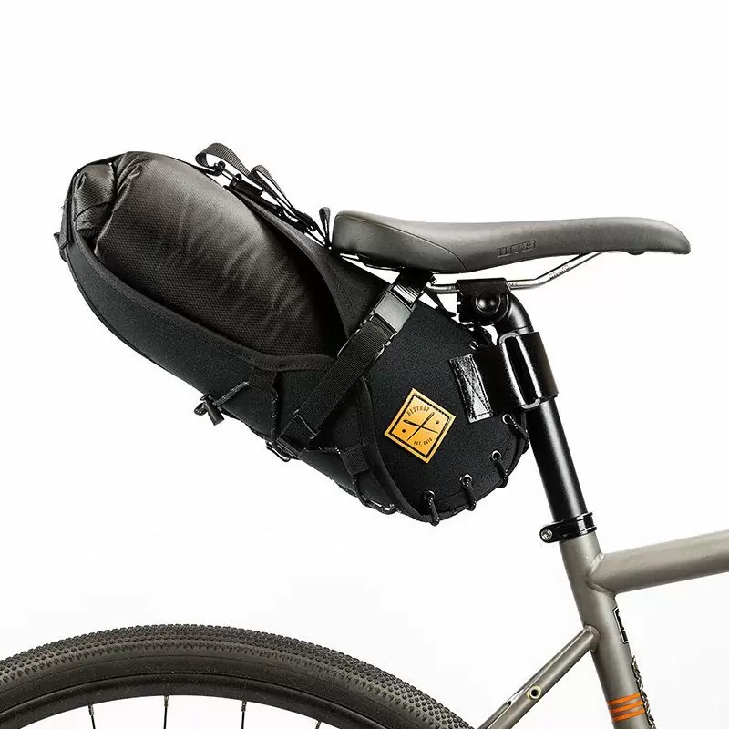Satteltaschenholster & Dry Bag 8 Liter schwarz / schwarz tragen - image