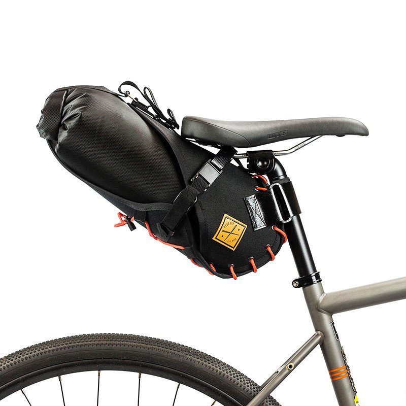 Satteltaschenholster & Packsack 8 Liter schwarz / orange tragen