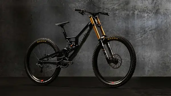 The return of the Santa Cruz V10 - Ridewill Magazine