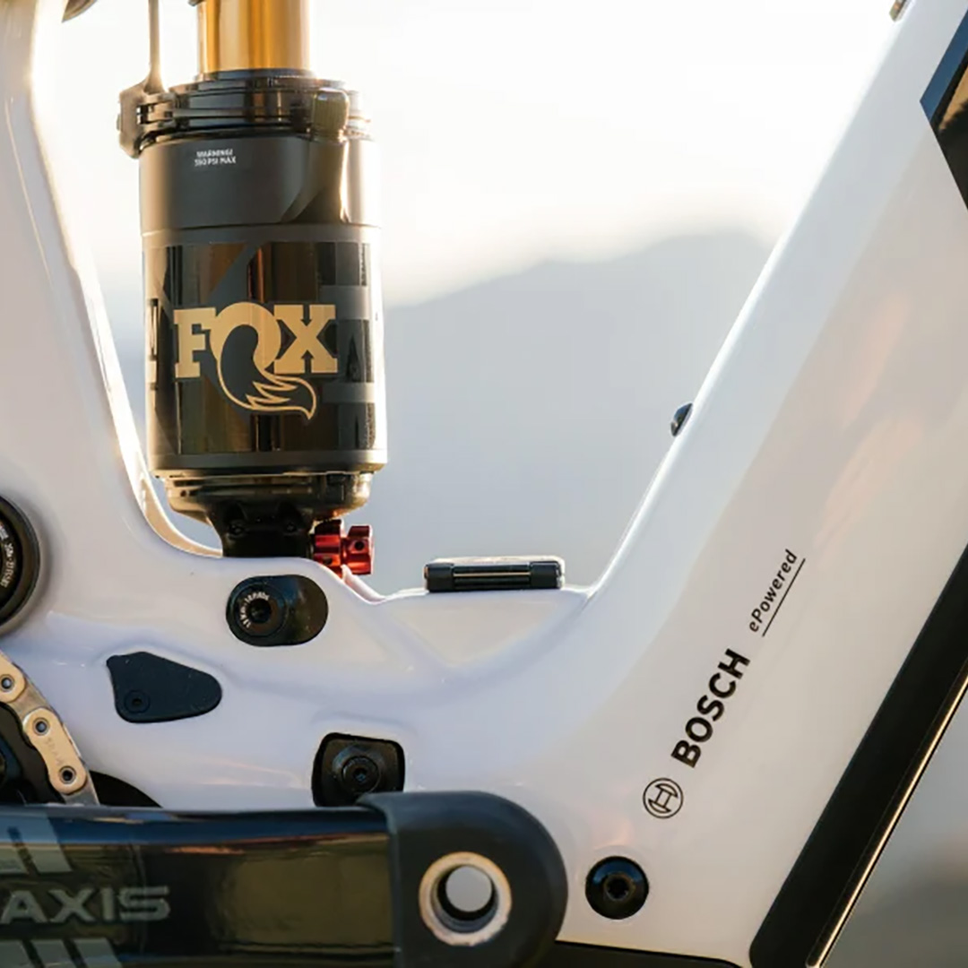 Pivot Shuttle LT Side View