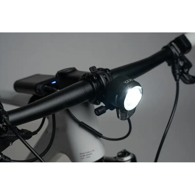 Vorderlicht Pro-E 200 mit Powerbank #8