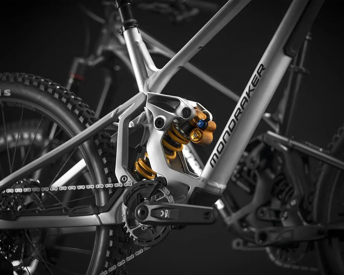 Mondraker Anark in Azione Jump