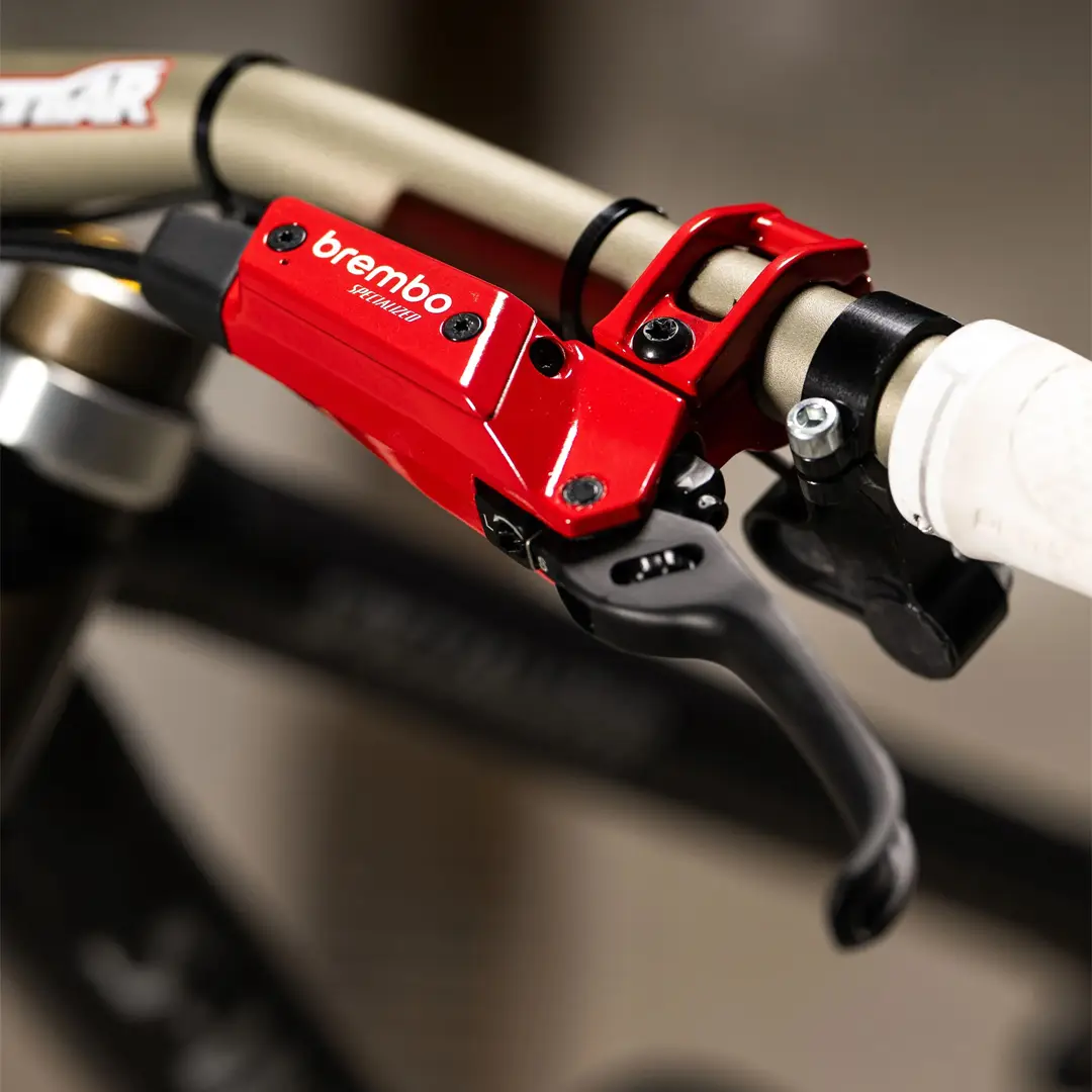 Detail of Brembo GR-PRO two-piece forged caliper
