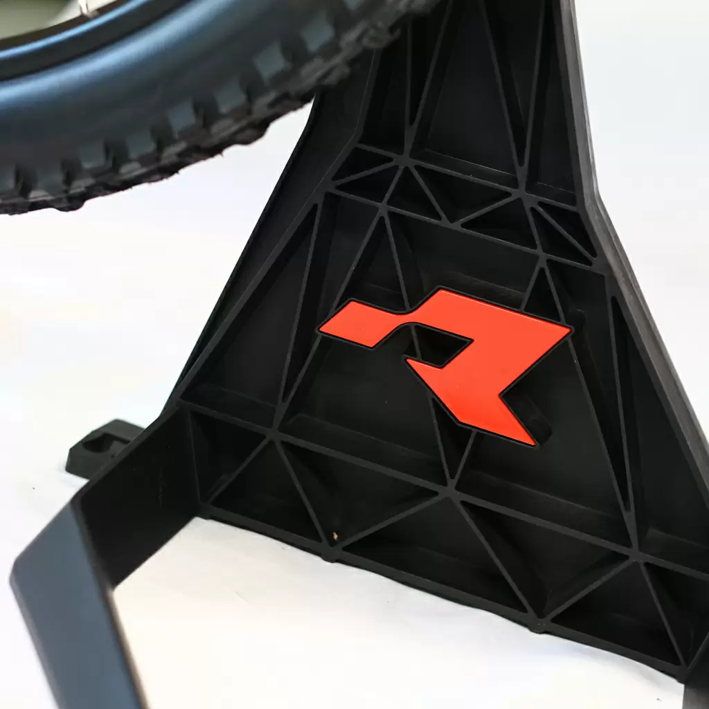 Universeller Fahrradständer R24 Schwarz mit rotem Logo #5