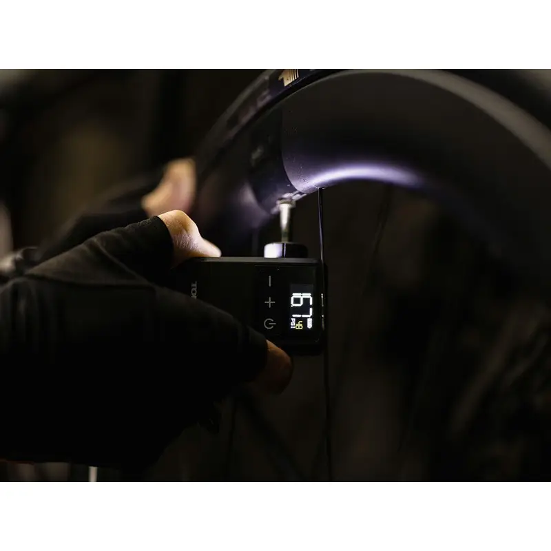 Mini pompa elettrica E-booster Mini con manometro digitale integrato 6,8 bar/120 psi #4